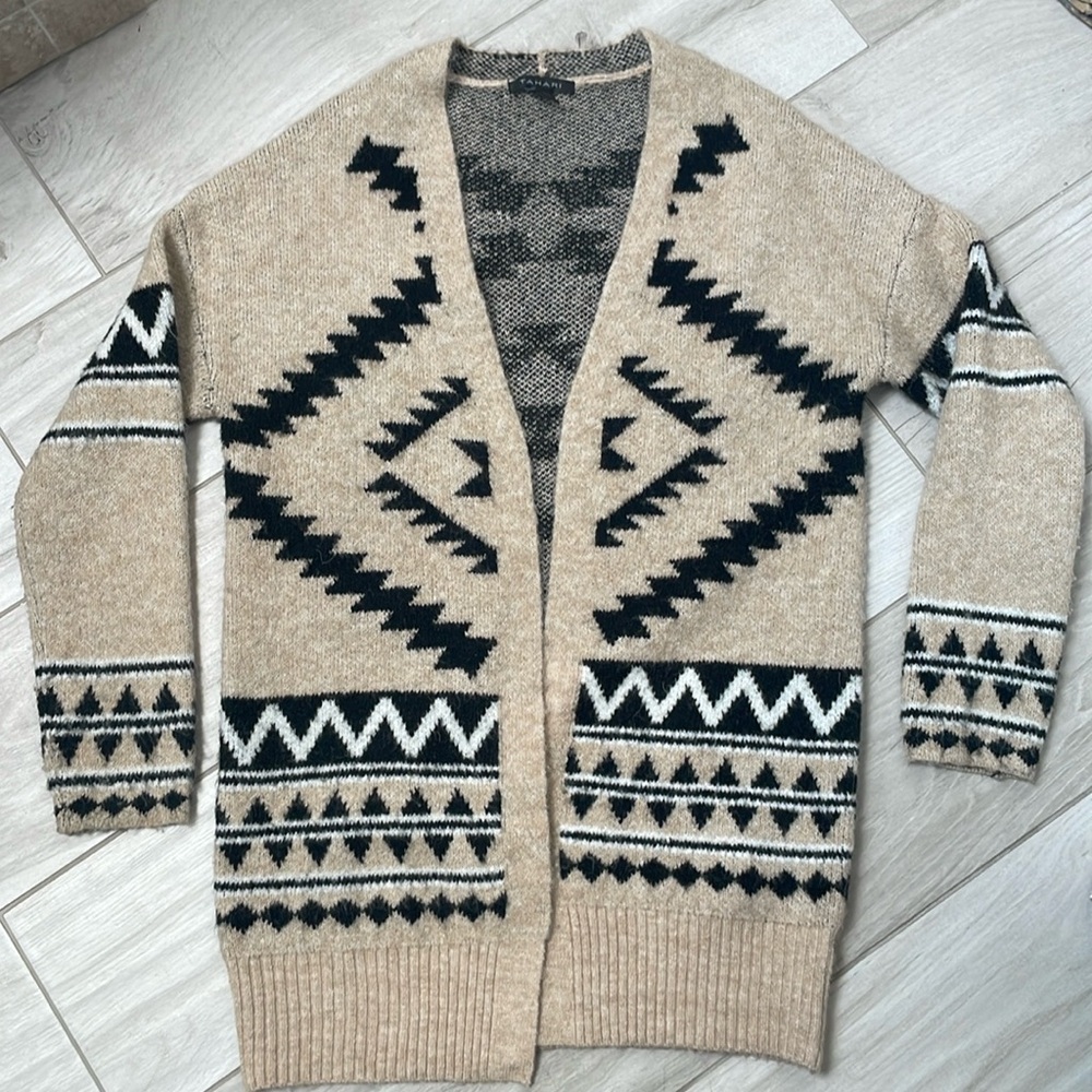 Tahari Aztec Print Sweater Sz S